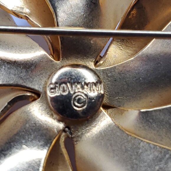 Vintage Giovanni Floral Brooch 3D Goldtone Textured Petals Statement Large - Picture 5 of 5